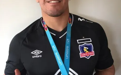 Briceño posó en sus redes con la camiseta alba y su medalla de oro panamericana.