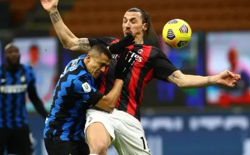 Un duelo que se ha dado varias veces y se podría repetir este domingo con Alexis Sánchez frente a Zlatan Ibrahimovic. (Foto: Getty)
