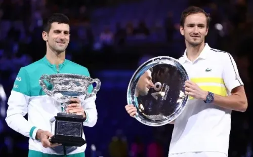 Nole impuso por 7-5, 6-2 y 6-2 ante el ruso.