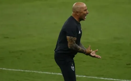 De un polémico show fue protagonista el otrora estratega de la Selección Chilena. Las imágenes de su comportamiento en el último partido del Atlético Mineiro dieron la vuelta al mundo. Foto: Getty.