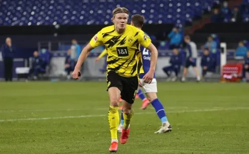 Haaland locura. Con sus dos tantos en el derbi contra el Schalke 04, el delantero noruego llegó a los 43 goles en 43 encuentros con el Borussia Dortmund. (Foto: Getty)