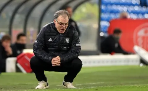 Recién ascendido, Marcelo Bielsa ha logrado mantener al Leeds lejos de la zona de descenso y más cerca de Europa League. (Foto: Getty)