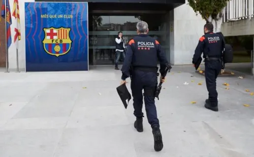 La policía de Cataluña allanó ayerlasoficinas del club azulgrana.