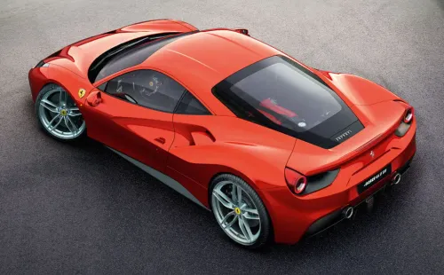 La Ferrari 488 entrega hasta 670 CV de potenciaa 8.000 rpm y un par máximo de 760 Nm en séptima marcha.