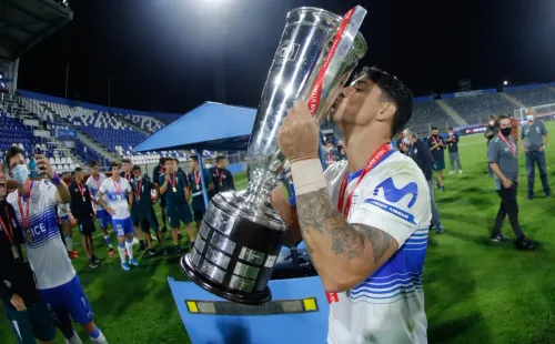 Los Cruzados quieren replicar lo realizado en el plano local en la Libertadores. Foto: Agencia UNO.