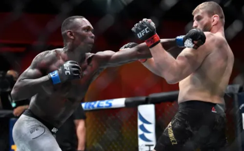 Israel Adesanya perdió su invicto de 20 peleas ante un duro Blachowicz. Foto: Getty Images