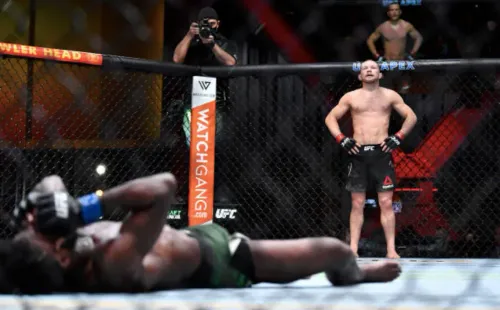 Petr Yan perdió el cinturón por su rodillazo ilegal a Aljamain Sterling. Foto: Getty Images