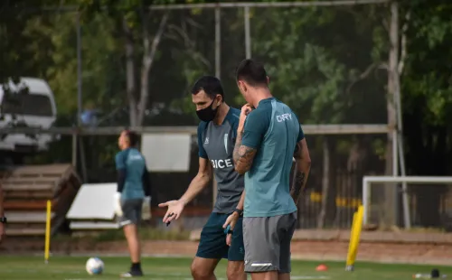 Poyet comandó su primer entrenamiento tras cumplir la cuarentena.