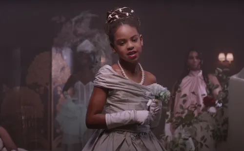 Blue Ivy Carter en el video “Brown Skin Girl”, donde comparte junto a su madre Beyoncé y por el que ganó el primer Grammy de su vida.(1)