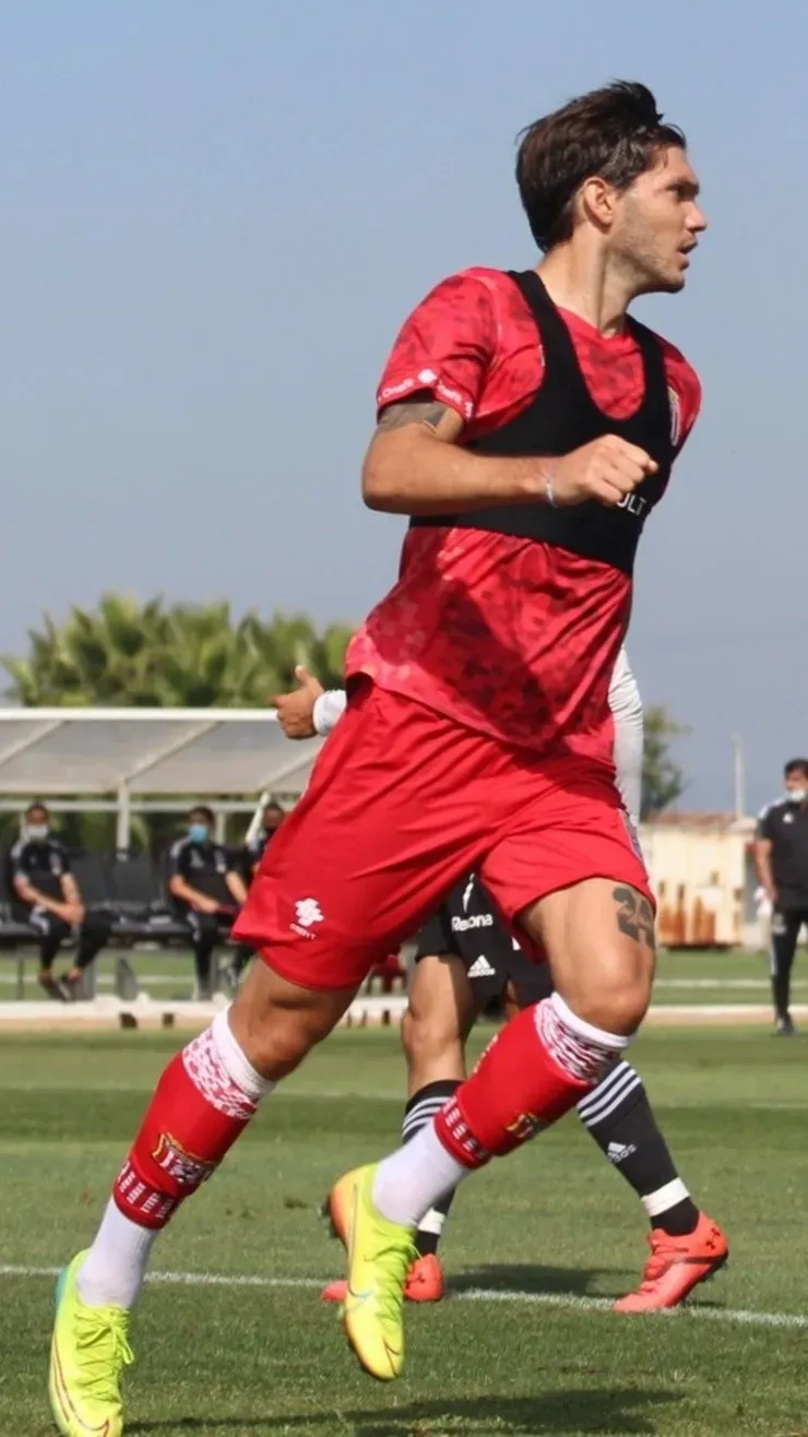 Fernando Coniglio en el amistoso entre Curicó Unido y Colo Colo
