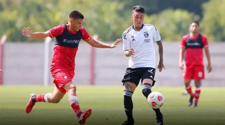 Martín Rodríguez aportó para abrir el marcador en Colo Colo. Foto: Colo Colo