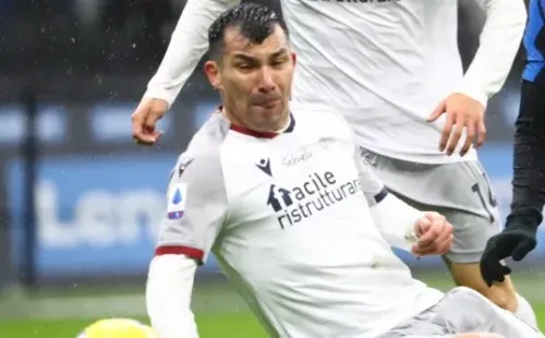 MILAN, ITALY - DECEMBER 05: Roberto Gagliardini of Inter Milan is tackled by Gary Medel of Bologna F.C. 1909 during the Serie A match between FC Internazionale and Bologna FC at Stadio Giuseppe Meazza on December 05, 2020 in Milan, Italy. Football Stadiums around Italy remain empty due to the Coronavirus Pandemic as Government social distancing laws prohibit fans inside venues resulting in fixtures being played behind closed doors. (Photo by Marco Luzzani/Getty Images)-Not Released (NR)