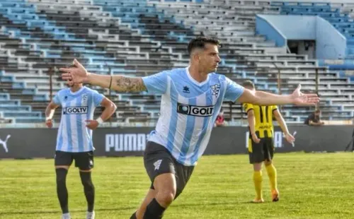 Cabrera ilusionó a la hinchada de SW prometiendo goles y garra.