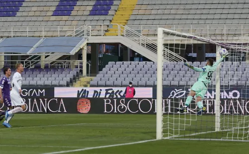 Pulgar la metió en el ángulo para empatar las cosas ante el Milan. Foto: Getty Images