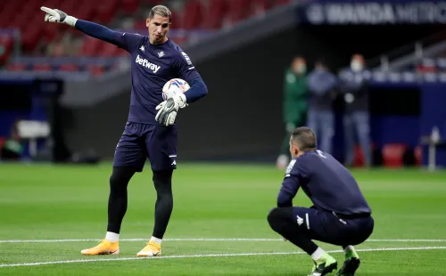 Joel Robles no ha podido afianzarse con Claudio Bravo en el Betis. Foto: Getty Images