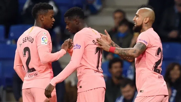Arturo Vidal y Ousmane Dembele, delanteros del Barcelona