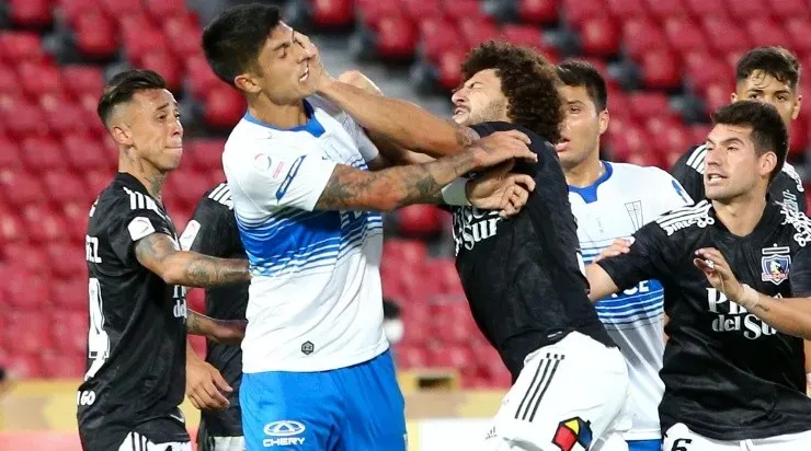 Maximiliano Falcón golpea a Valber Huerta en el fútbol chileno