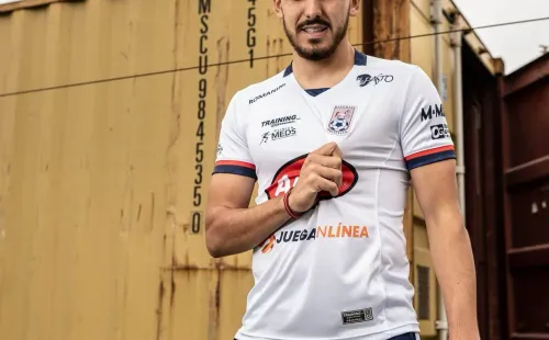 Luis Haquín participó de la campaña del nuevo uniforme.