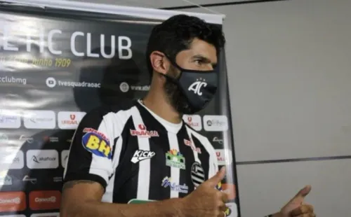 Sebastián Abreu el día que lo presentaron en Brasil (Agencia)