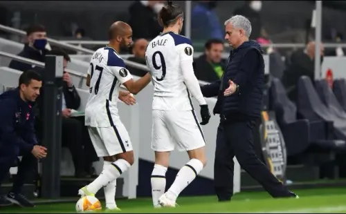 Gareth Bale junto a José Mourinho, responsable de su vuelta al Tottenham (Getty Images)