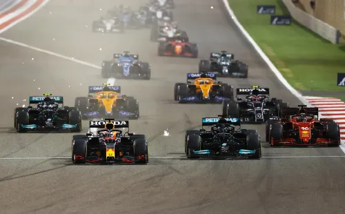 Max le dio batalla a Lewis hasta el final.