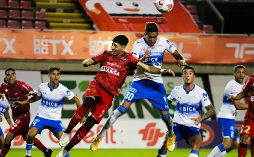 En la esquina inferior izquierda, Salomón luciendo el polémico número 4. Foto: Agencia Uno
