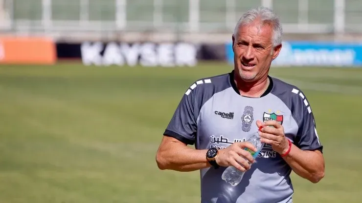 Ivo Alexis Basay Hatibovic, entrenador chileno