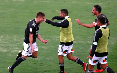 Leonardo Gil festeja a todo pulmón su primer gol en Colo Colo (Agencia Uno)