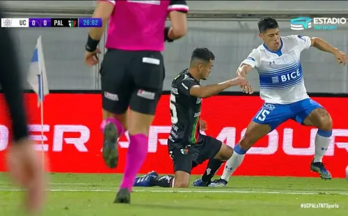 El árbitro no dudó en pitar penal.(FOTO: TNT Sports)