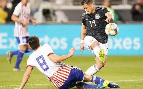 El último partido de Chicharito con el Tri, ante Paraguay en 2019 (Getty Images)