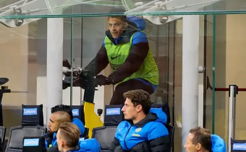 Alexis Sánchez se subió a la bicicleta en medio del duelo de Inter contra Sassuolo.