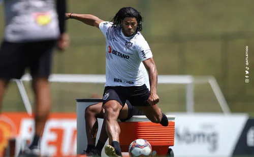 Hulk fue opacado por Eduardo Vargas este miércoles. Foto: Atl. Mineiro