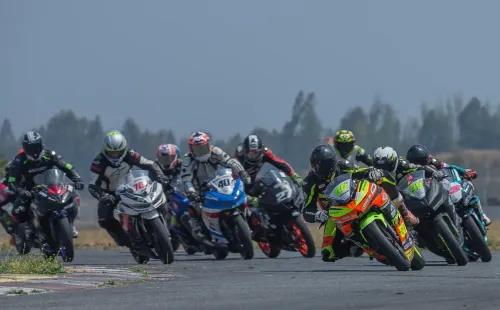 Carreño compite enmoto una Kawasaki Ninja 400.