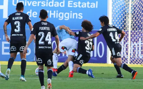 El recordado penal de Maximiliano Falcón que significó el empate final con los celestes y empujó a los albos a un duelo por la permanencia. (Foto: Agencia UNO)