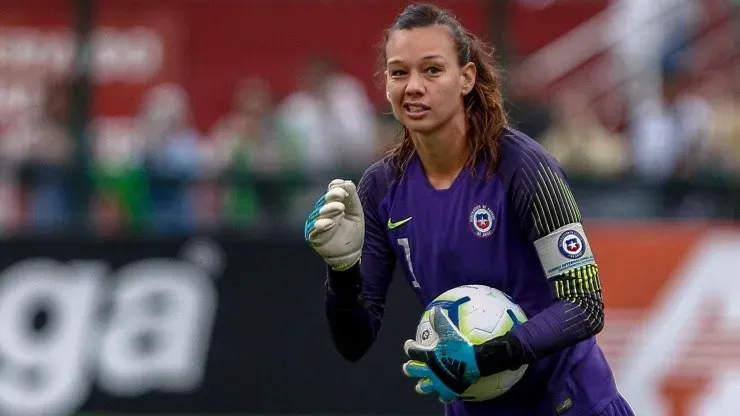 Christiane Endler encabeza a la selección chilena femenina