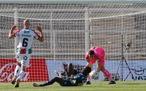 Toselli fue la gran figura de Palestino ante Everton. Foto: Agencia Uno