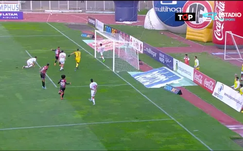 La polémica jugada del partido entre Curicó Unido y Deportes Antofagasta. Foto: TNT Sports