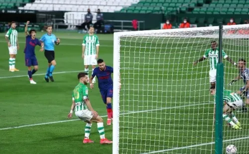 El Betis de Bravo viene de un meritorio empate con Atlético de Madrid. (Foto: Getty)