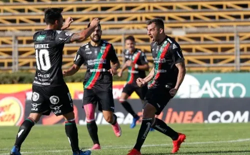 Los Árabes volvieron a los abrazos.