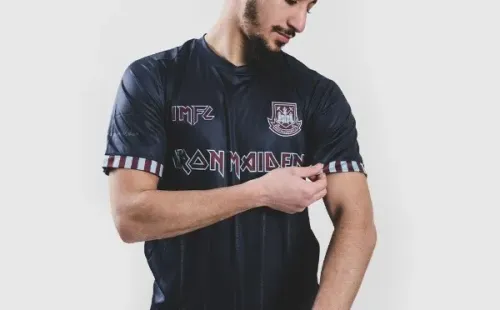 La camiseta de visita del West Ham con el estilo Iron Maiden. Foto: West Ham