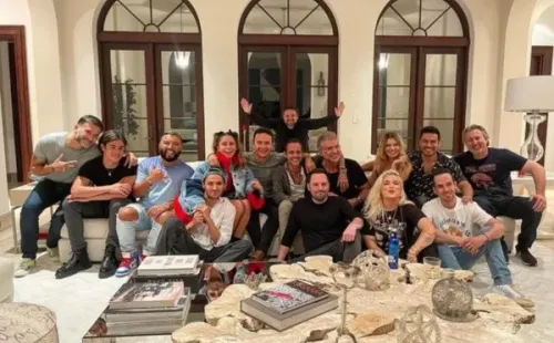 La imagen que muestra a Cami Gallardo participando en la reunión social con Alejandro Fernández, quien ya confirmó su positivo para Covid-19.(2)