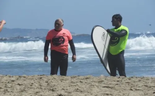Carlos Caszely fue inspiración para conocido surfista (Agencia Uno)