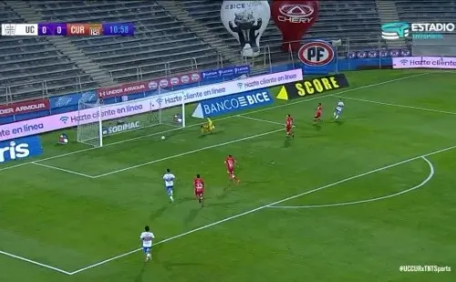 El volante vence la resistencia del arquero (Pantallazo)