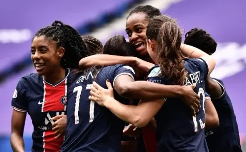 Las compañeras del Endler en PSG festejan por todo lo alto.