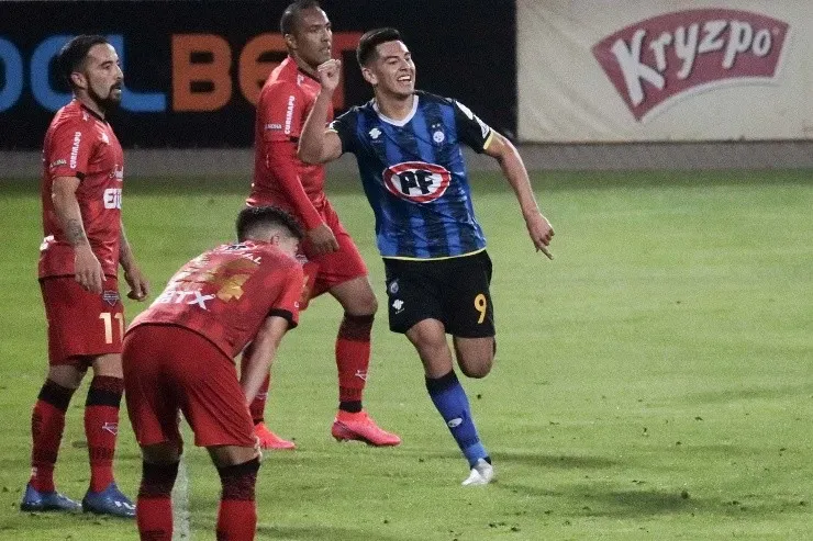 Dos goles ante Ñublense antes de comenzar de manera oficial su sueño en la fase de grupos de Copa Sudamericana. Maximiliano Rodríguez dice presente en esta votación. | Foto: Agencia Uno.