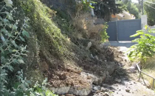 El derrumbe en la propiedad de Alexis Sánchez. (Foto: Radio Bío Bío)