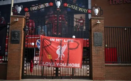 Los hinchas protestaron por la decisión del Liverpool de integrar la Superliga.