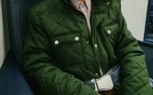 El Agente Topo: Sergio Chamy en el avión rumbo a los Oscar 2021.