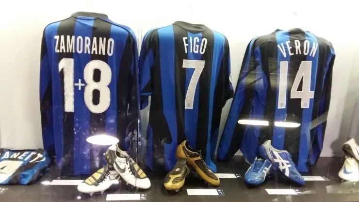 Iván Zamorano con la camiseta 1+8 número en Inter de Milán