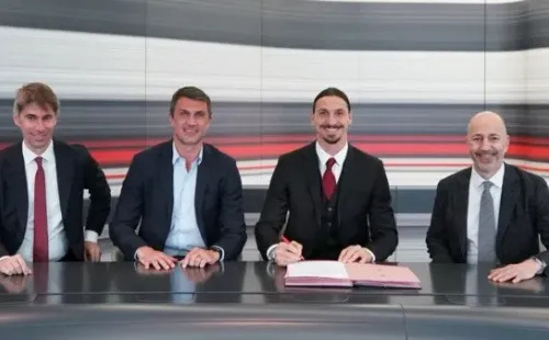 Zlatan firmó por una temporada más.